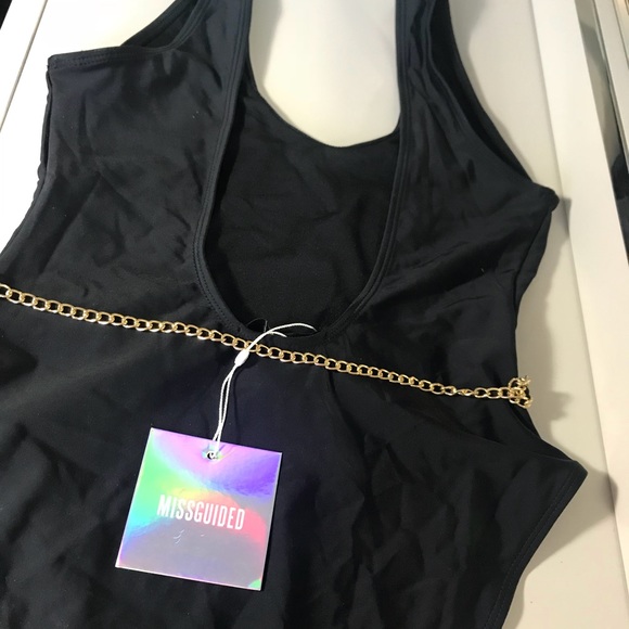 One piece - Picture 5 of 5